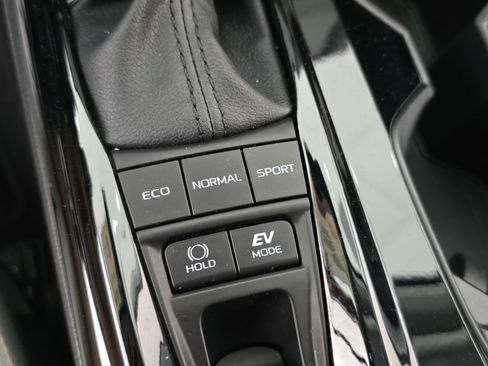 Certified 2025 Toyota Camry XLE FWD image 6