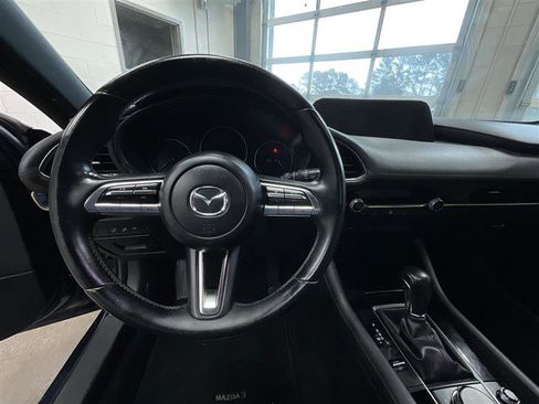 Used 2019 MAZDA MAZDA3 Hatchback w/ Preferred Package image 14