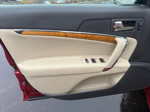 Used 2011 Lincoln MKZ image 8