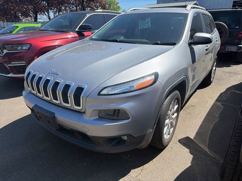 Used 2014 Jeep Cherokee Latitude AWD/4WD image 3
