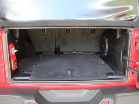 Used 2020 Jeep Wrangler Unlimited Sahara image 22