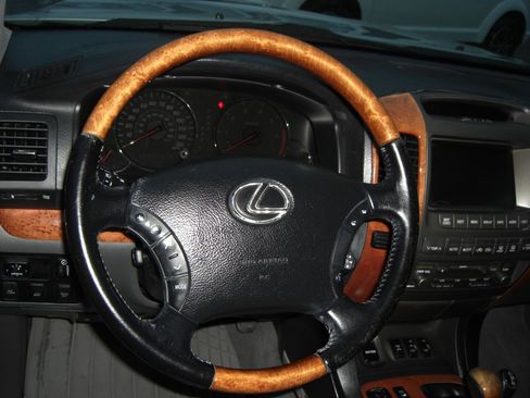 Used 2005 Lexus GX 470 image 25