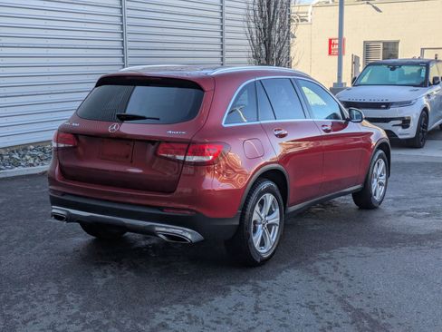 Used 2018 Mercedes-Benz GLC 300 4MATIC image 3