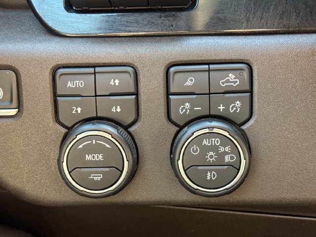 Used 2024 Chevrolet Silverado 1500 LTZ w/ Technology Package AWD/4WD image 30