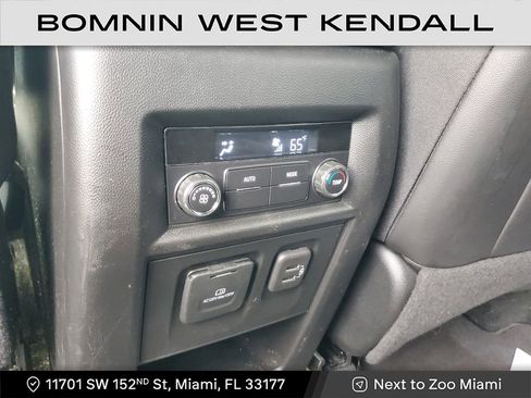 Used 2023 Chevrolet Traverse RS image 18