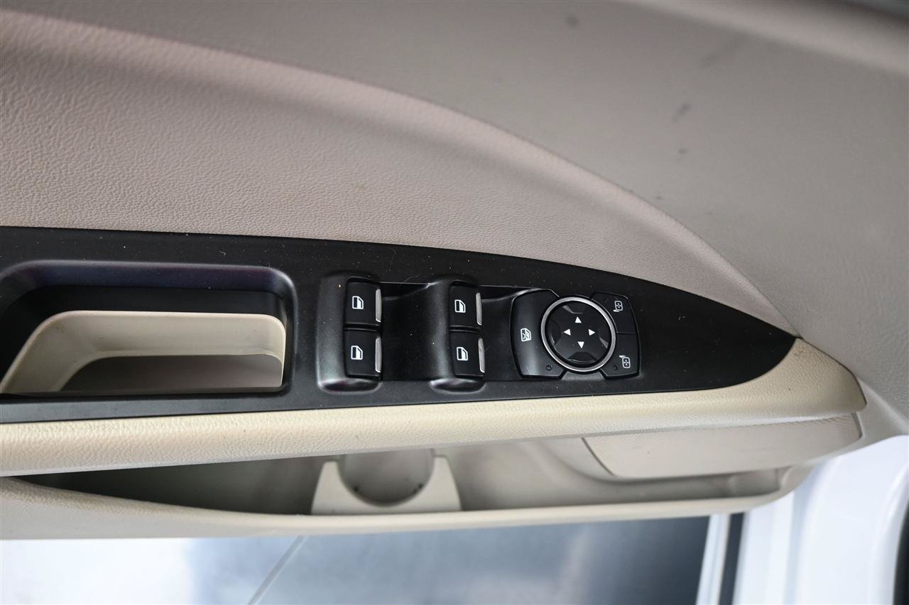 Used 2020 Ford Fusion SEL FWD image 12