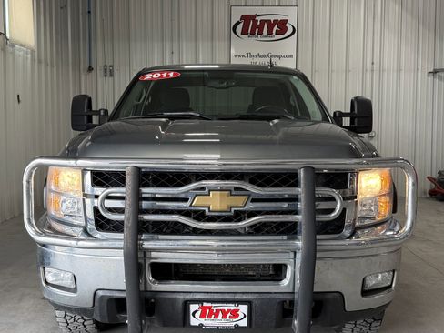 Used 2011 Chevrolet Silverado 2500 LT w/ Interior Plus Package AWD/4WD image 13