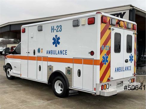 Used 2014 Chevrolet Express 4500 w/ Ambulance Package image 8