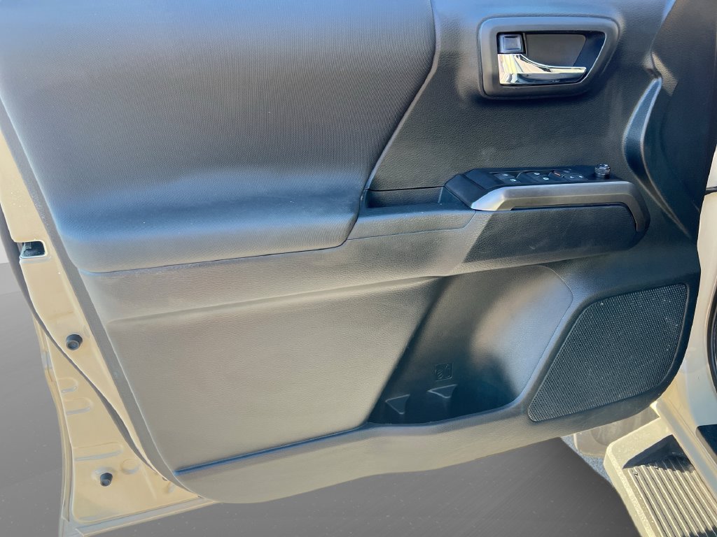 Used 2019 Toyota Tacoma TRD Sport AWD/4WD image 37
