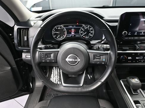 Used 2024 Nissan Pathfinder SV FWD image 25