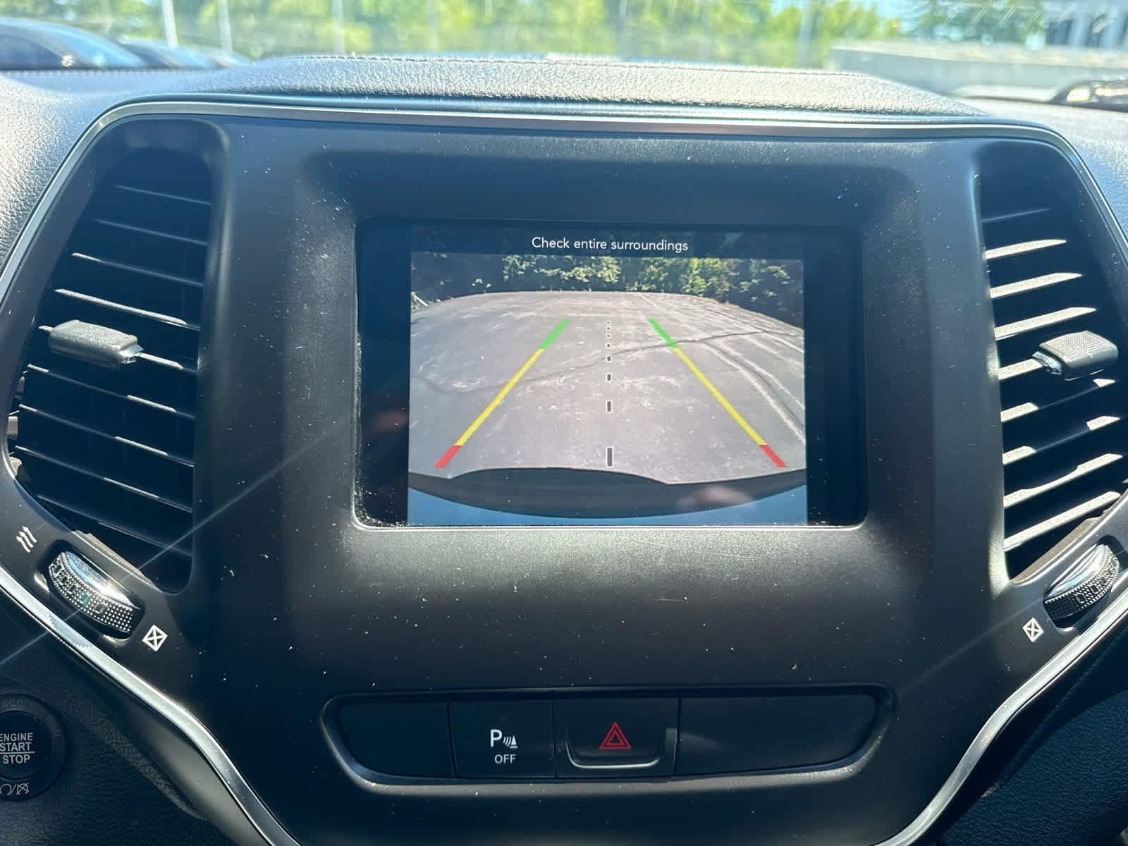Used 2019 Jeep Cherokee Latitude Plus w/ Comfort/Convenience Group AWD/4WD image 22