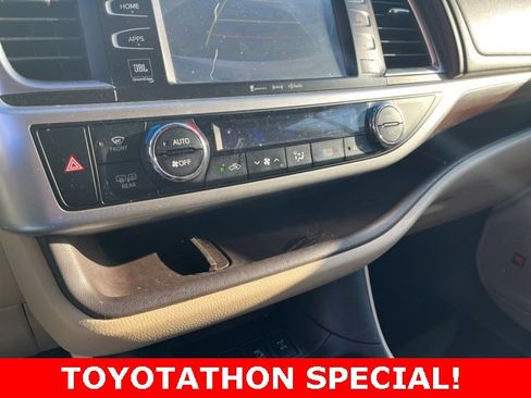 Used 2016 Toyota Highlander Limited Platinum image 28