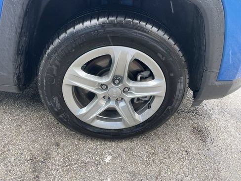 Used 2024 Jeep Compass Latitude AWD/4WD image 11