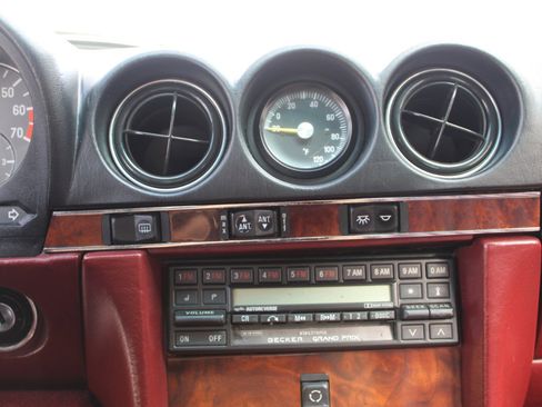 Used 1987 Mercedes-Benz 560 SL image 4