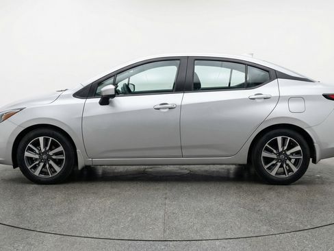 Used 2025 Nissan Versa SV image 5