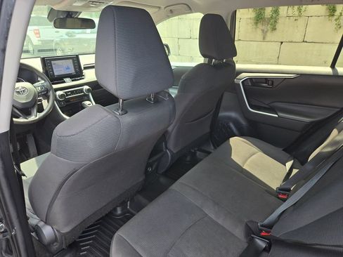 Used 2021 Toyota RAV4 LE AWD/4WD image 11