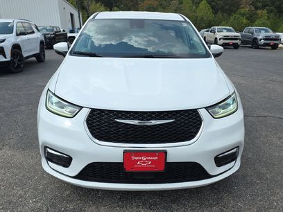 Used 2023 Chrysler Pacifica Touring-L