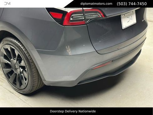 Used 2023 Tesla Model Y Long Range image 16