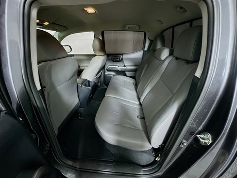 Used 2018 Toyota Tacoma SR5 image 27