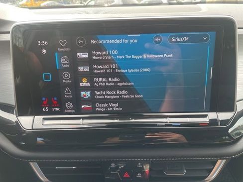 Certified 2025 Volkswagen Atlas Cross Sport SE image 18