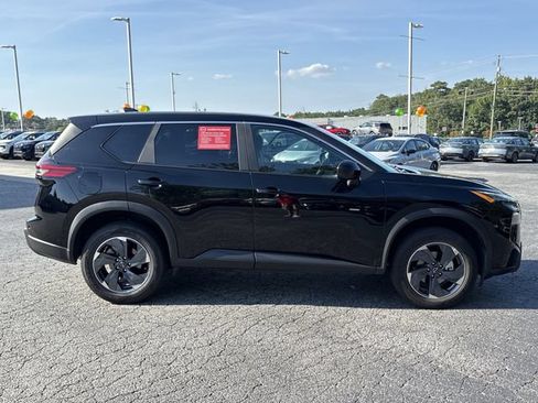 Used 2026 Nissan Rogue SV FWD image 25