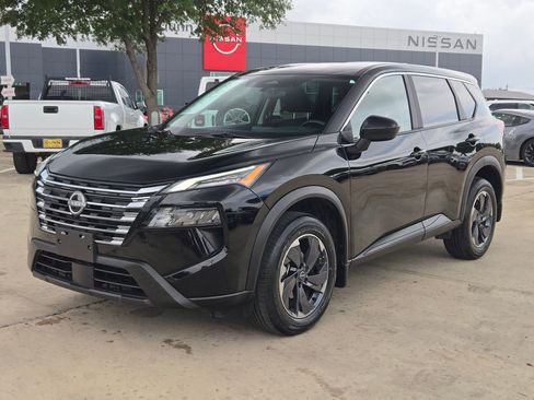 Certified 2025 Nissan Rogue SV image 7