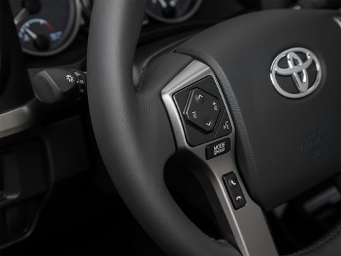 Used 2018 Toyota Tacoma SR5 RWD image 47