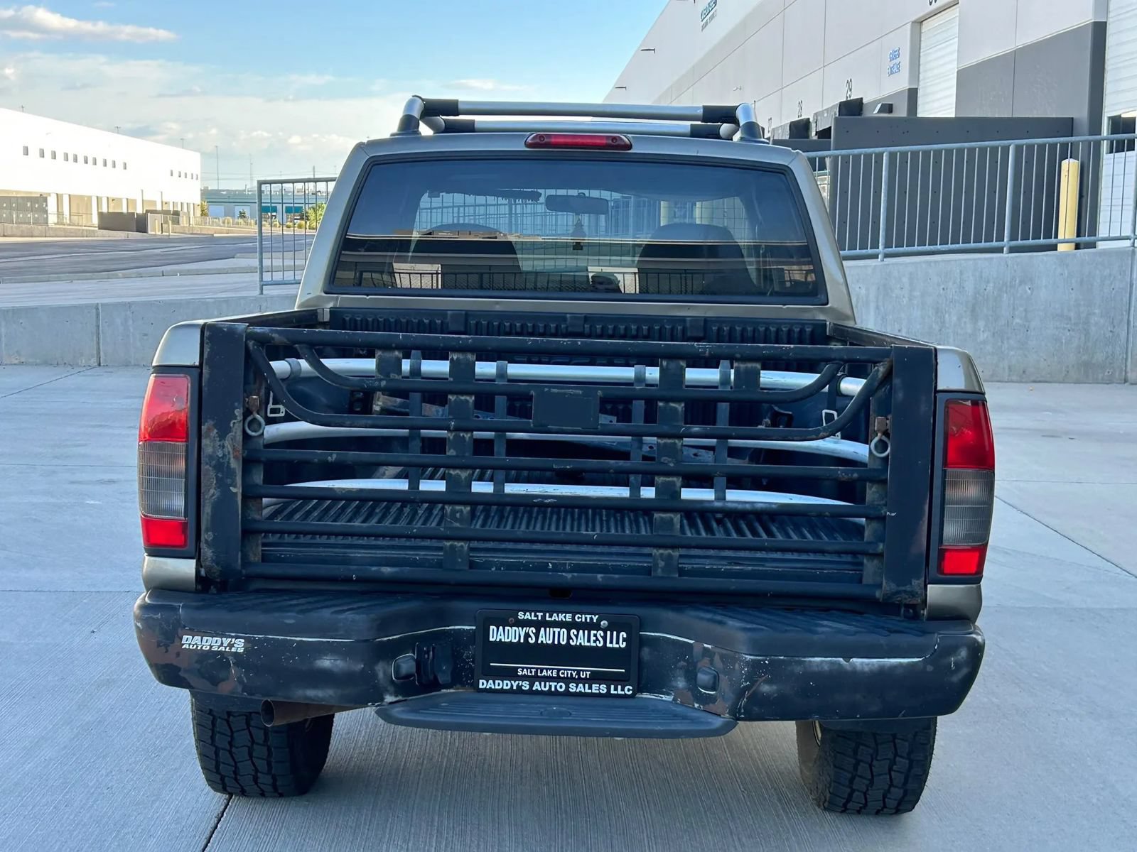 Used 2001 Nissan Frontier SE AWD/4WD image 4