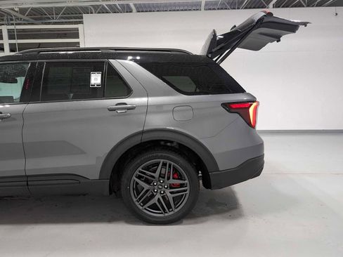Certified 2025 Ford Explorer ST AWD/4WD image 11