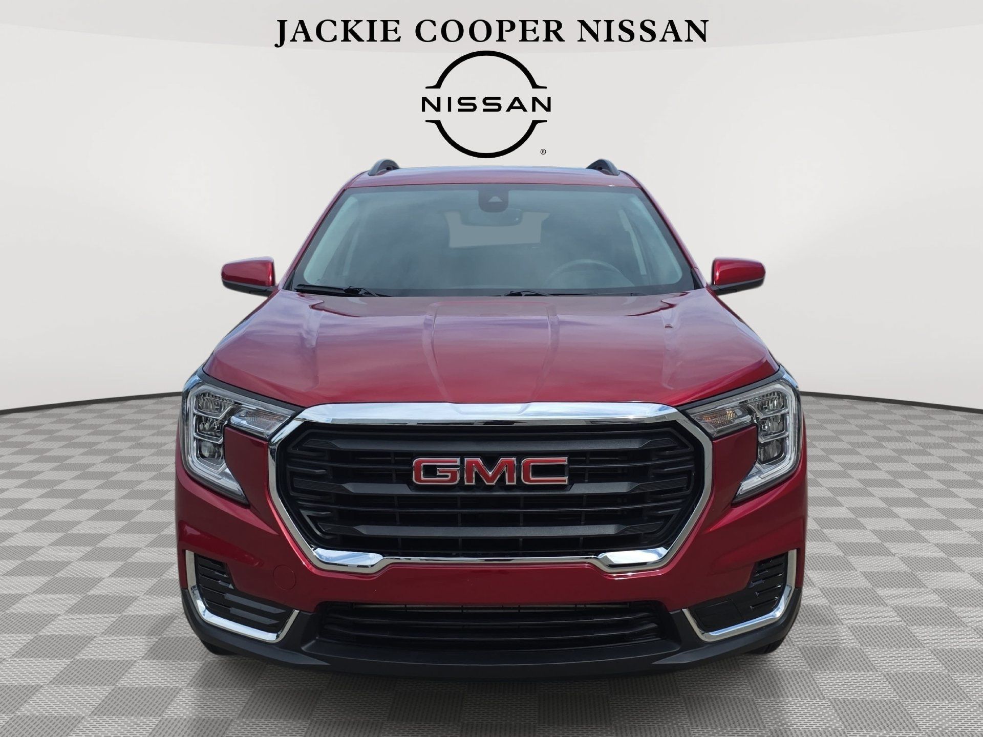 Used 2024 GMC Terrain SLE w/ Driver Convenience Package FWD image 2