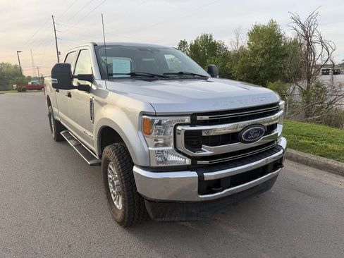 Used 2022 Ford F250 XLT AWD/4WD image 2