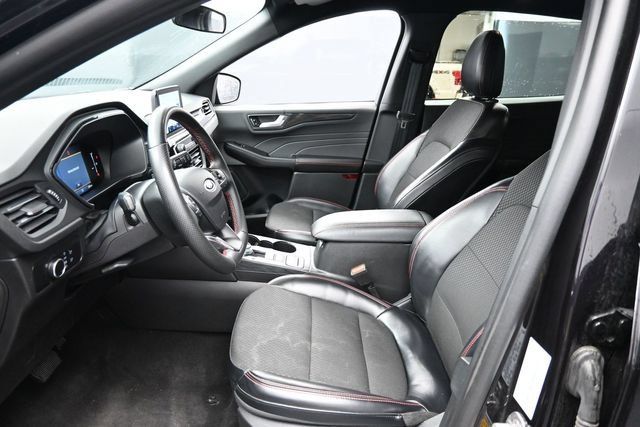 Used 2025 Ford Escape ST-Line FWD image 18