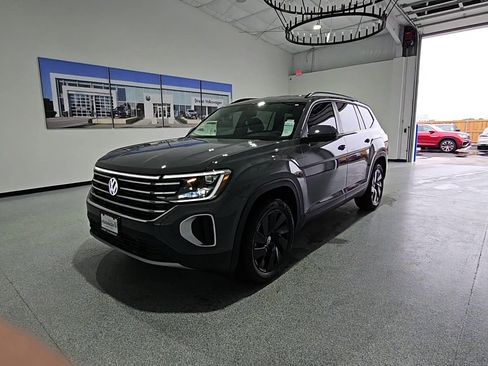 New 2026 Volkswagen Atlas SE FWD image 4