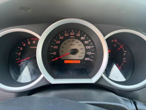 Used 2011 Toyota Tacoma 4x4 Access Cab V6 w/ TRD Sport Pkg image 12