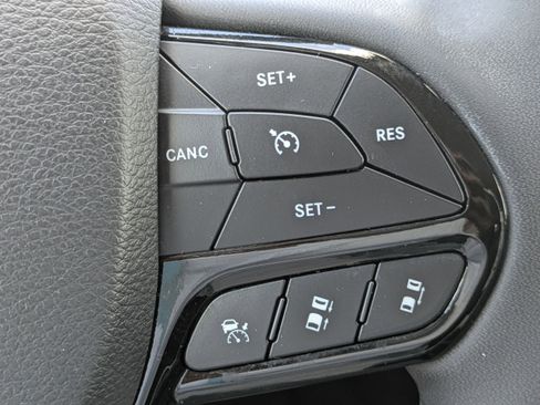 Used 2023 Jeep Cherokee Altitude Lux image 28