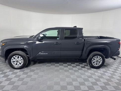 Used 2025 Toyota Tacoma SR5 image 6