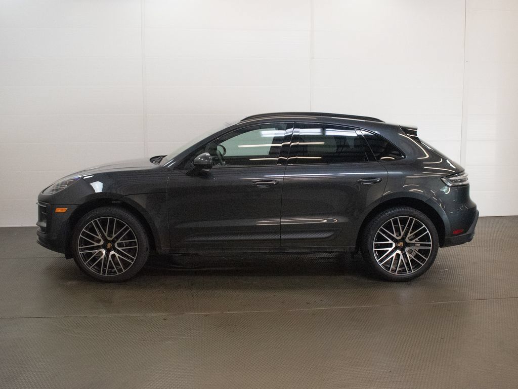 Certified 2026 Porsche Macan AWD/4WD image 2