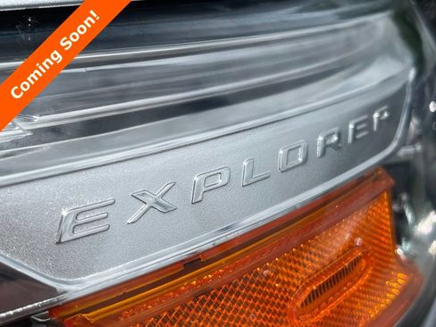 Used 2022 Ford Explorer Limited RWD image 4
