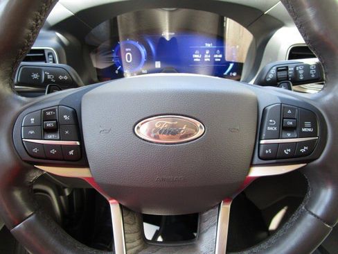Used 2020 Ford Explorer Platinum w/ Premium Technology Package AWD/4WD image 26