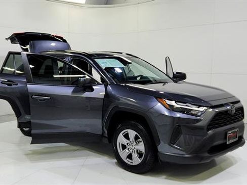 Used 2025 Toyota RAV4 LE AWD/4WD image 29