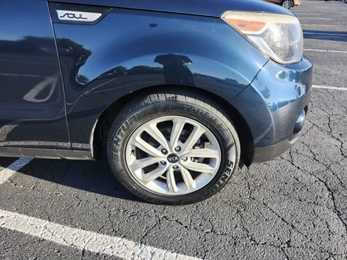Used 2017 Kia Soul + FWD image 6