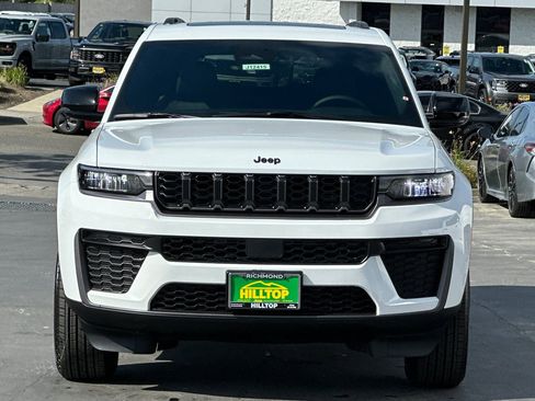 New 2026 Jeep Grand Cherokee L 4WD image 9