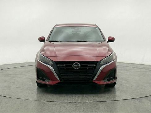 Used 2025 Nissan Altima 2.5 SV image 2