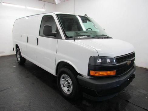 Used 2019 Chevrolet Express 2500 RWD image 3