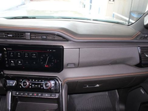 Used 2024 GMC Sierra 2500 AT4 w/ AT4 Premium Plus Package image 30