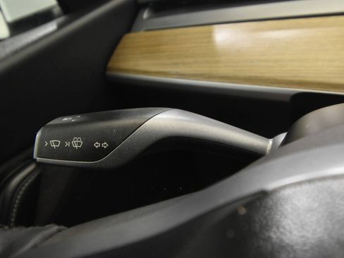 Used 2022 Tesla Model Y Long Range AWD/4WD image 29