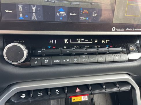 Used 2024 Toyota Sequoia Platinum image 13