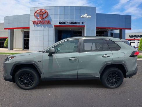Used 2020 Toyota RAV4 XLE w/ Convenience Package FWD image 2