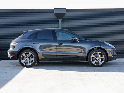 Certified 2025 Porsche Macan image 8