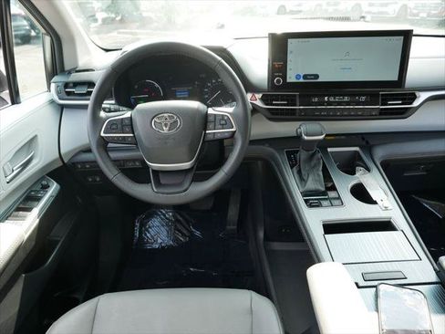 Certified 2026 Toyota Sienna XLE FWD image 12
